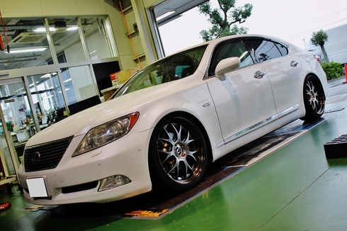 AIMGAIN仕様のLS460に19インチスタッドレス | 鈴鹿店 | 店舗ブログ